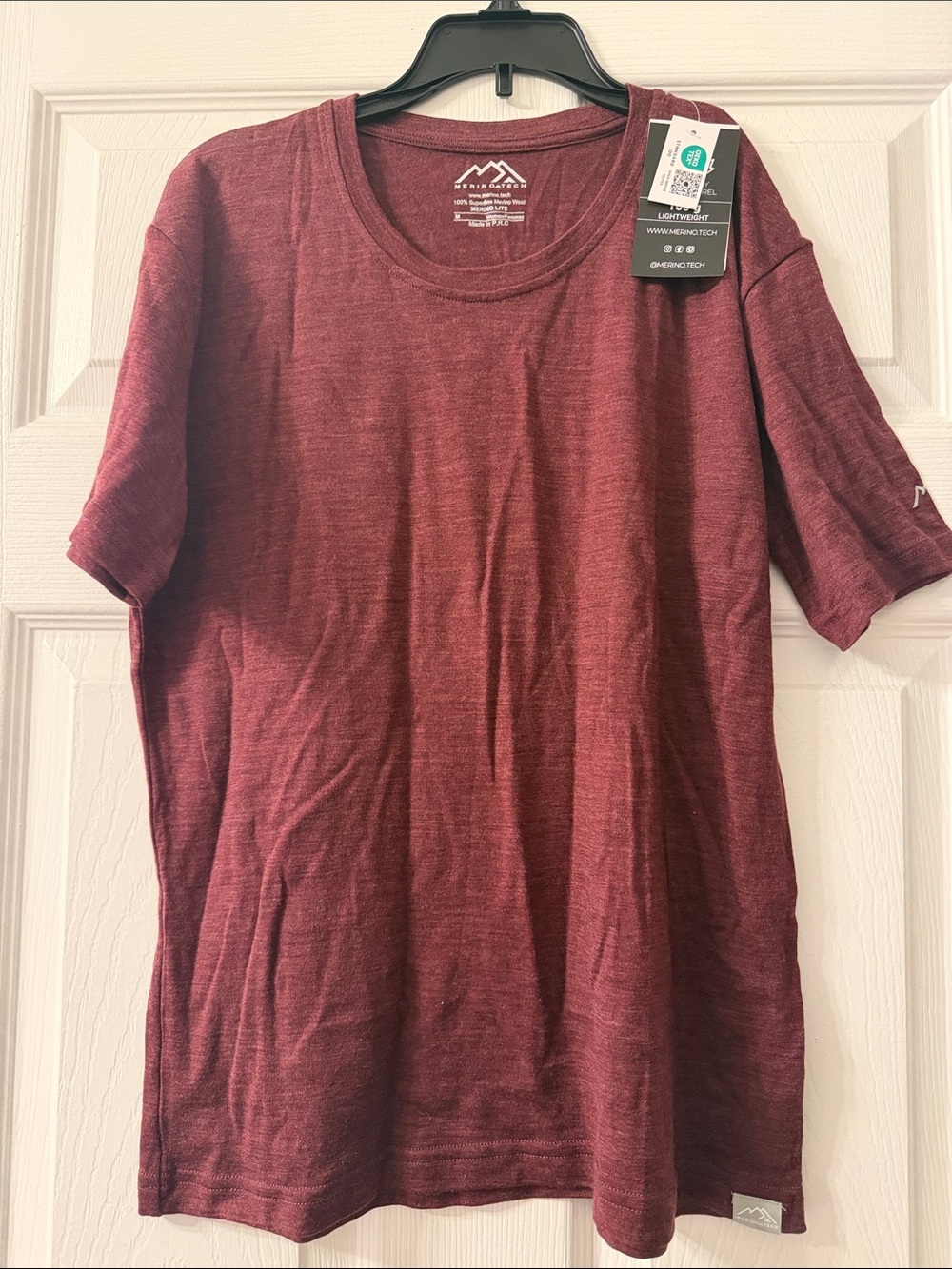 NWT Merino.tech 100% Merino Wool Lightweight Crew Neck Tee Women’s M Burgundy